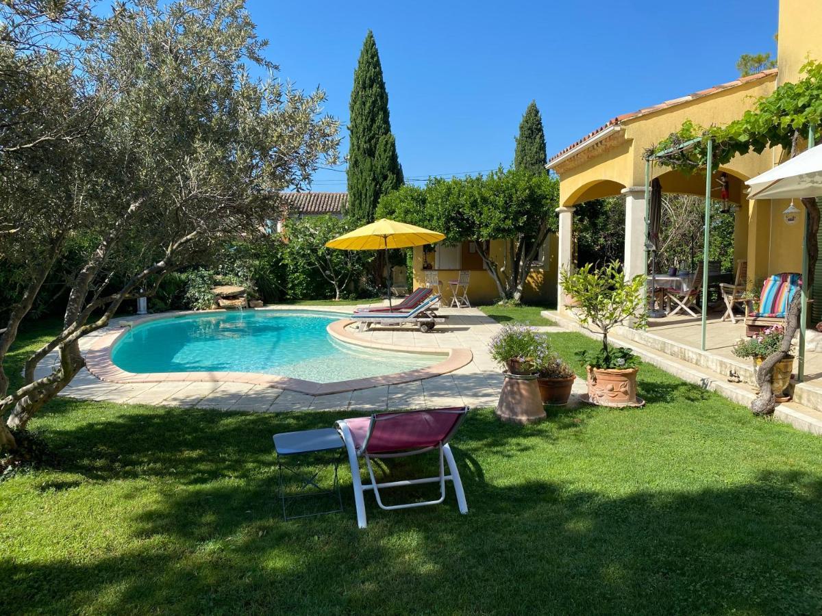 Studio Bord De Piscine Sérignan-du-Comtat Εξωτερικό φωτογραφία